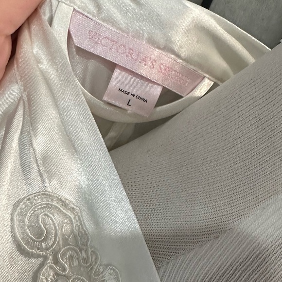 Victoria’s Secret Satin Robe - Picture 3 of 3